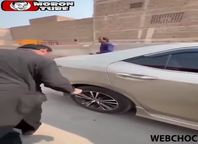 Video :You'll be surprised at the punishments for poor parking in Pakistan!